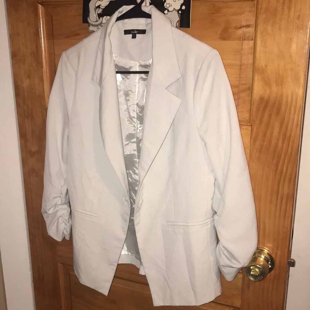 ❌SOLD ❌White/silver blazer